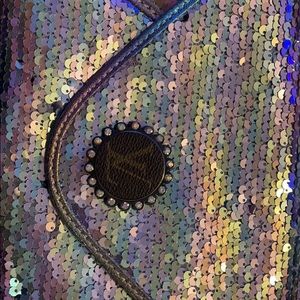 Simple obsessed LV refurbished clutch